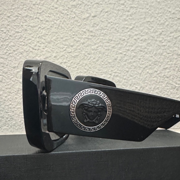 Authentic Versace Black Square Sunglasses Brand New